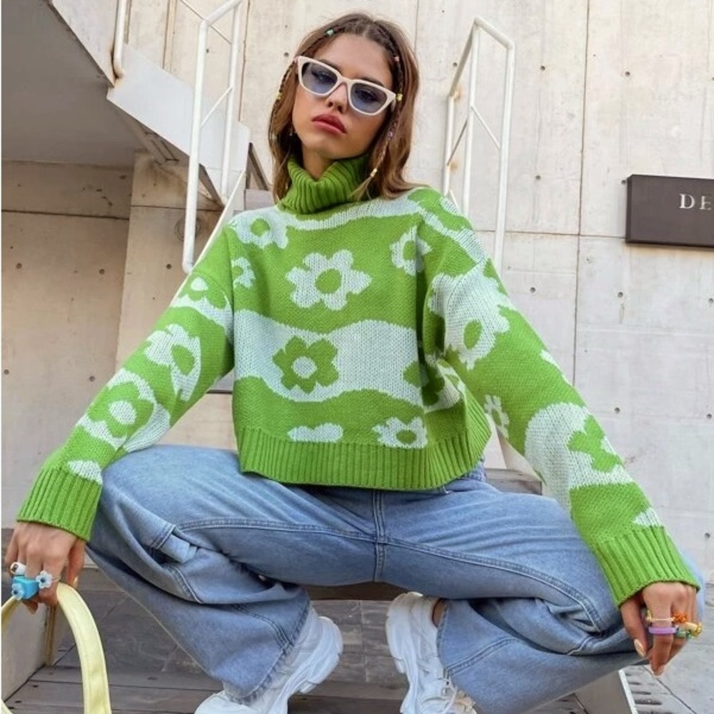 Flower turtleneck sweater !
